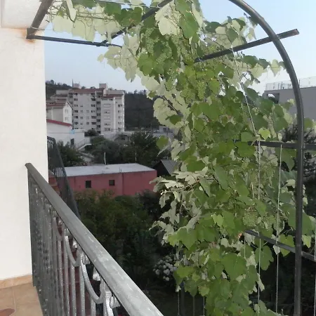 Dom Cara Lazara 3 Etazh S Terrasoi I Otdel'nym Vkhodom500 M Do Moria *