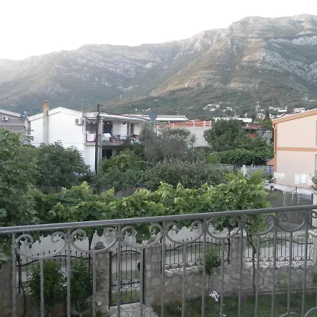 Dom Cara Lazara 3 Etazh S Terrasoi I Otdel'nym Vkhodom500 M Do Moria *