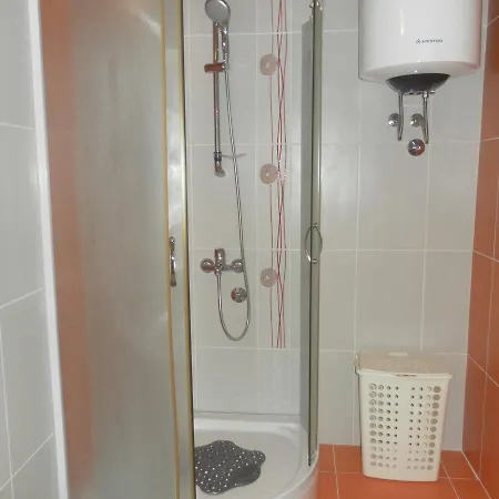 דירה Dom Cara Lazara 3 Etazh S Terrasoi I Otdel'nym Vkhodom500 M Do Moria פודגוריצה