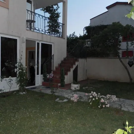 דירה Dom Cara Lazara 3 Etazh S Terrasoi I Otdel'nym Vkhodom500 M Do Moria פודגוריצה
